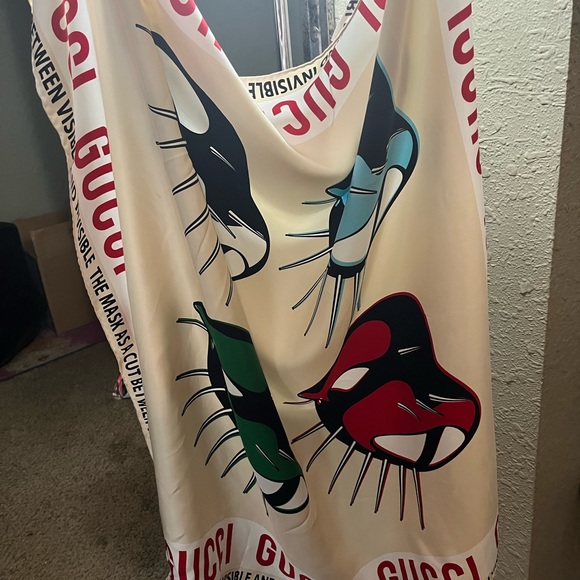 Gucci scarf like brand new silk - Picture 2 of 8